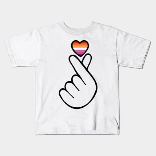 heart fingers - lesbian Kids T-Shirt